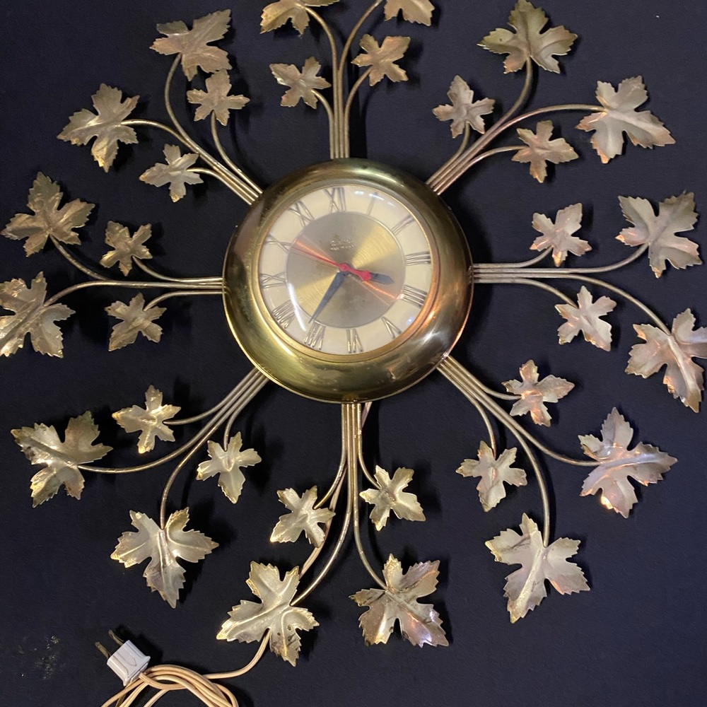 Vintage United wall clock 1930s
